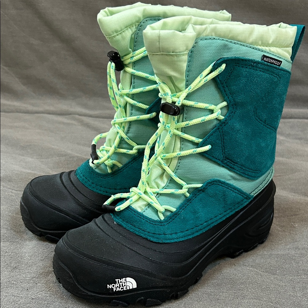 The North Face Kids' Alpenglow Teal and Black Snow Boots